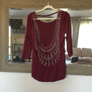 Beautiful open back BKE shirt